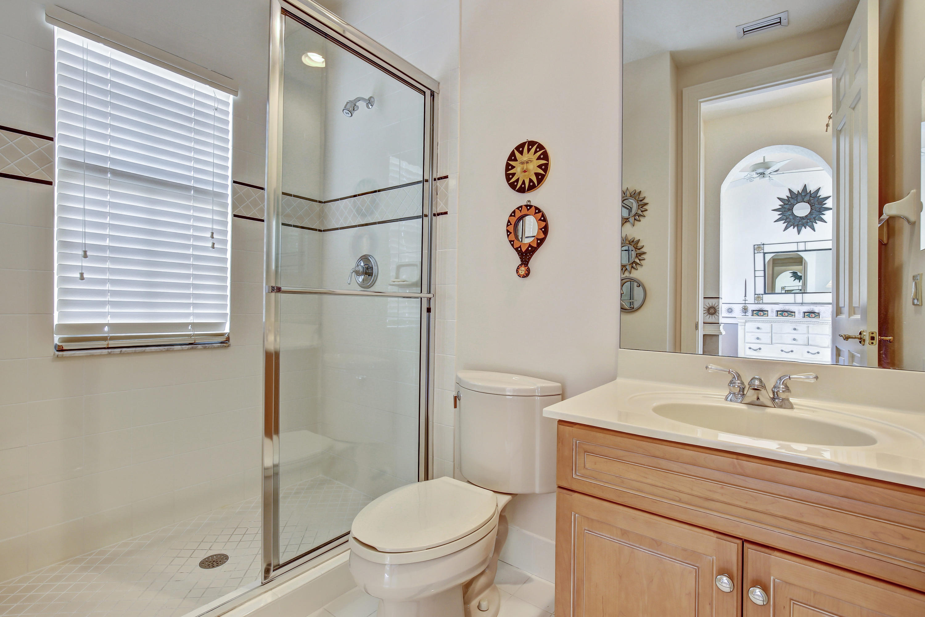 7114 Vía Firenze Boca Raton, FL 33433 - Photo 24 of 33 Jack & Jill Full Bathroom