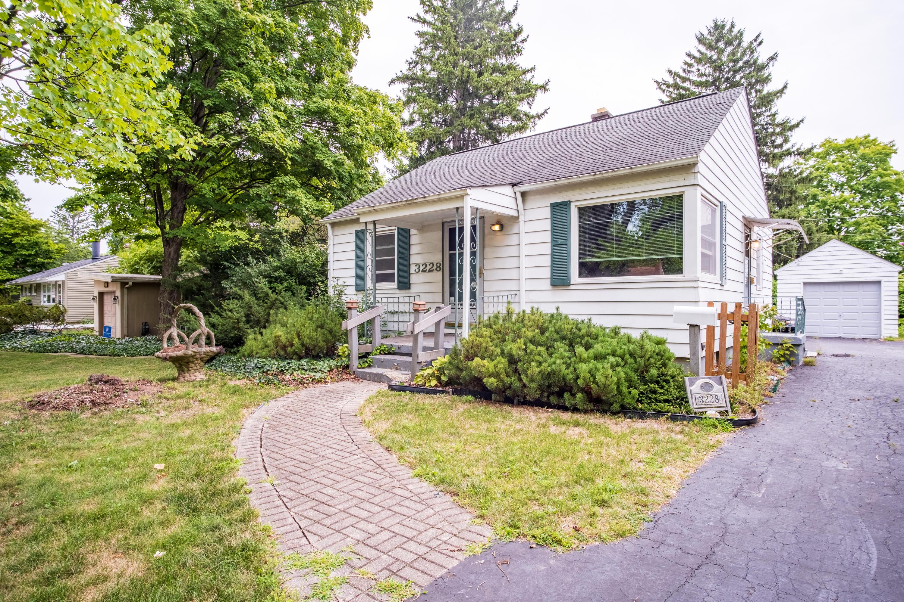 3228 Mountview Road Columbus, OH 43221 - Photo 2 of 23 DSCF0656-HDR