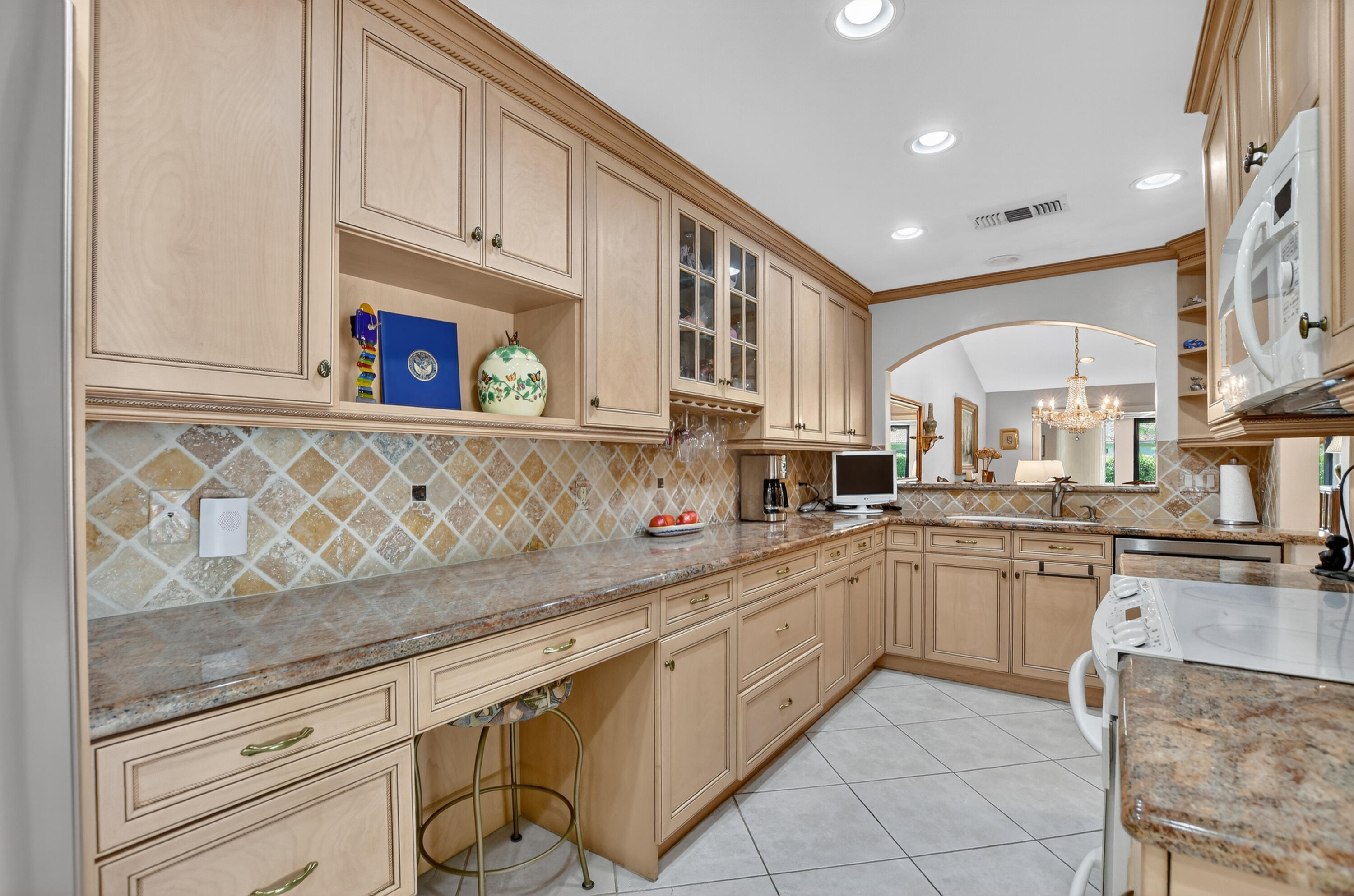 6914 Escobar Court Boca Raton, FL 33433 - Photo 7 of 39 KITCHEN