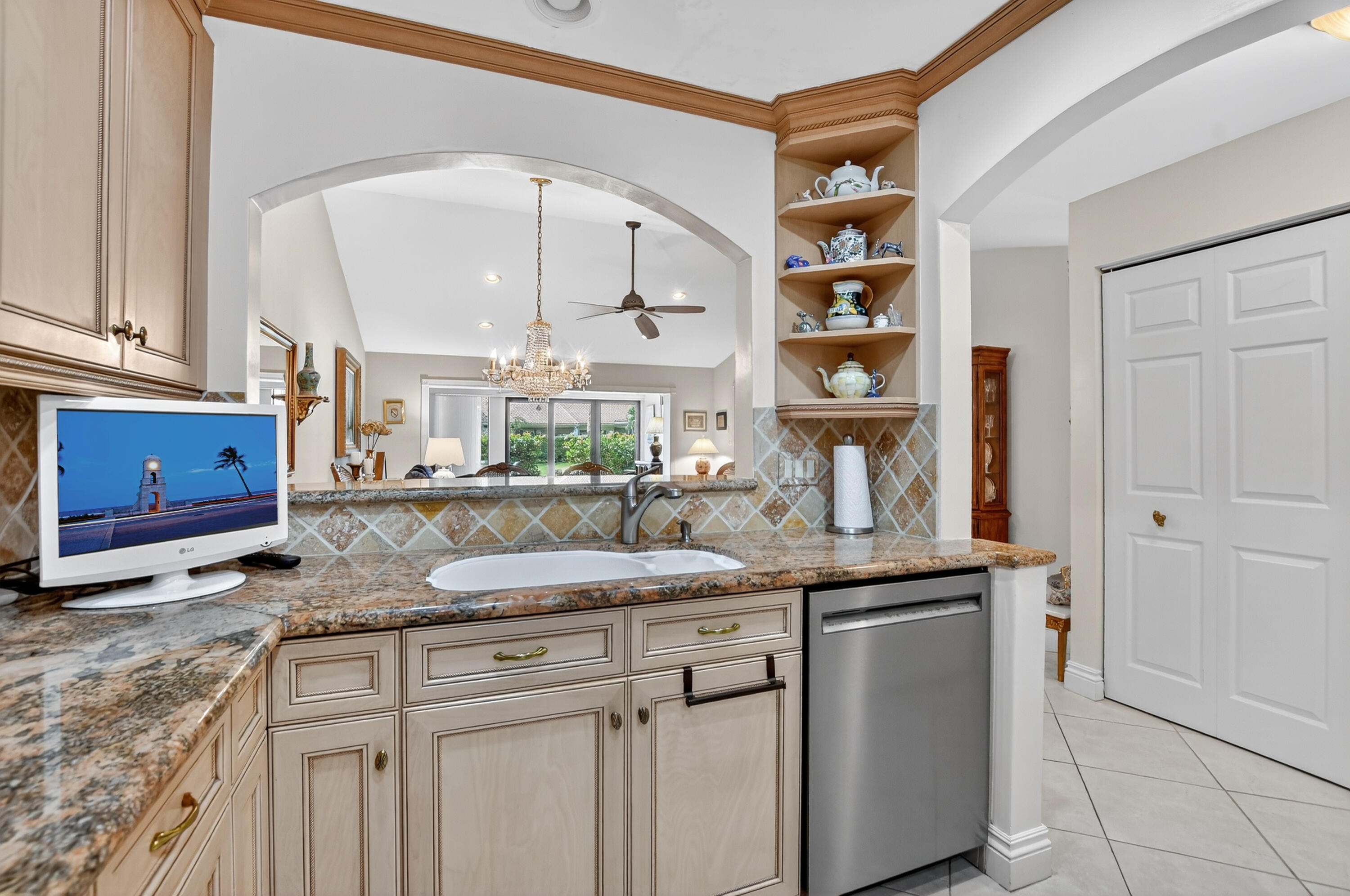6914 Escobar Court Boca Raton, FL 33433 - Photo 10 of 39 KITCHEN