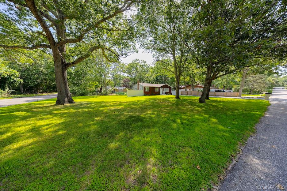 18 Easterly Road Hampton Bays, NY 11946 - Photo 4 of 21