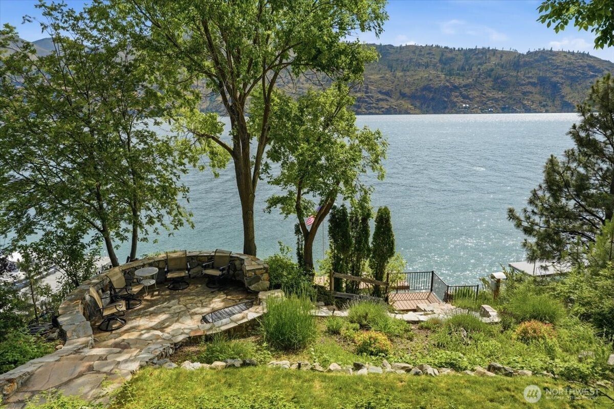 15137 South Lakeshore Road Chelan, WA 98816 - Photo 7 of 40