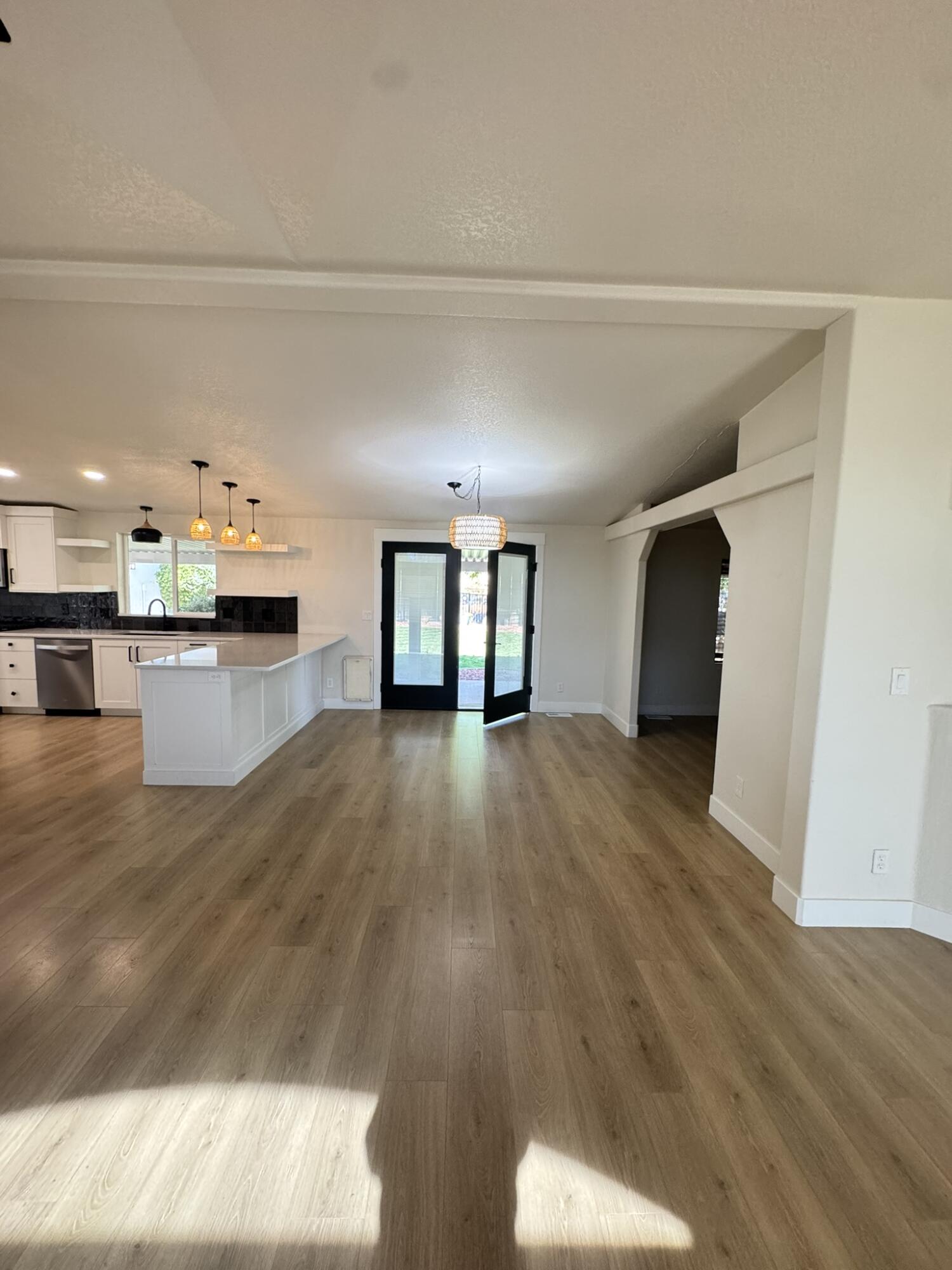 264 North 100 West Ivins, UT 84738 - Photo 22 of 34 Dining room French doors to Covered patio