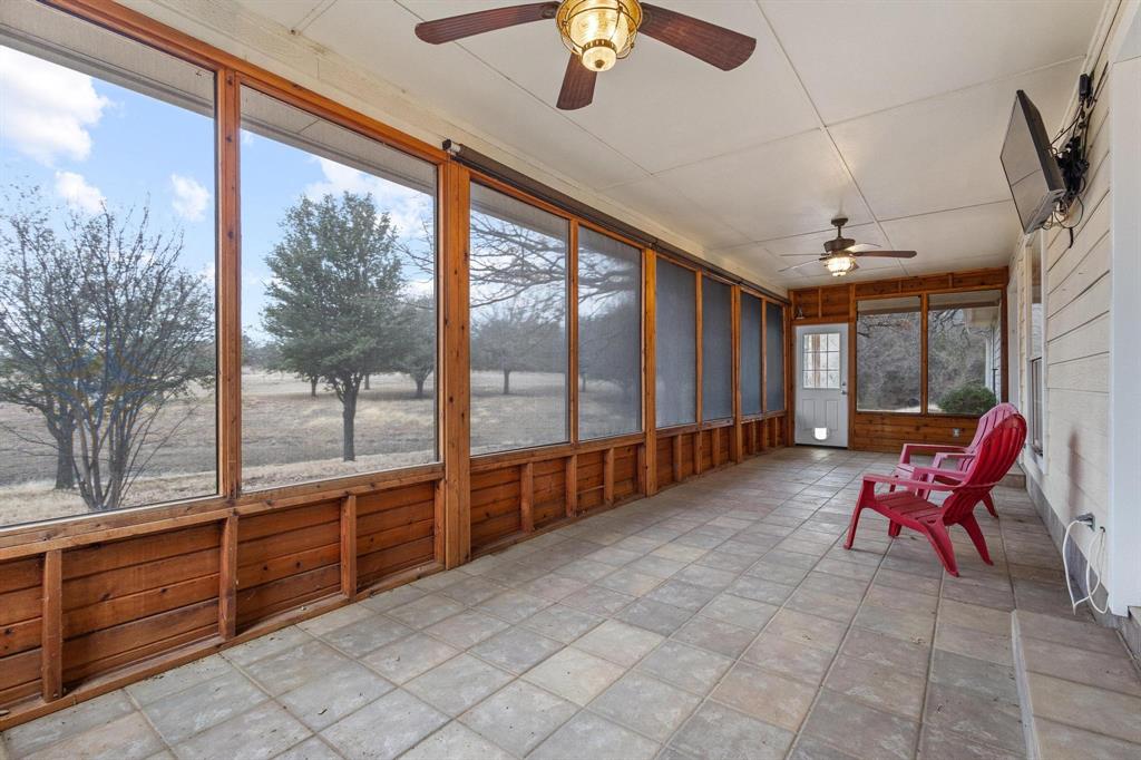 265 Cooks Corner Road Pottsboro, TX 75076 - Photo 22 of 40 a indoor view
