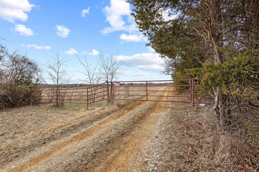 265 Cooks Corner Road Pottsboro, TX 75076 - Photo 32 of 40 a view of empty yard with wooden fence