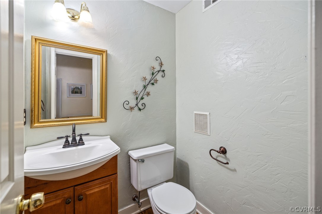 4607 Foxwood Road Chester, VA 23831 - Photo 8 of 34 Gallery Image 8