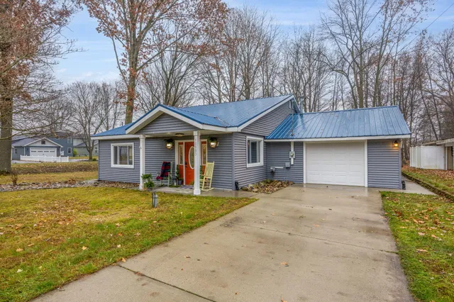 $349,900 | 10833 1st Street, Stanwood, MI 49346