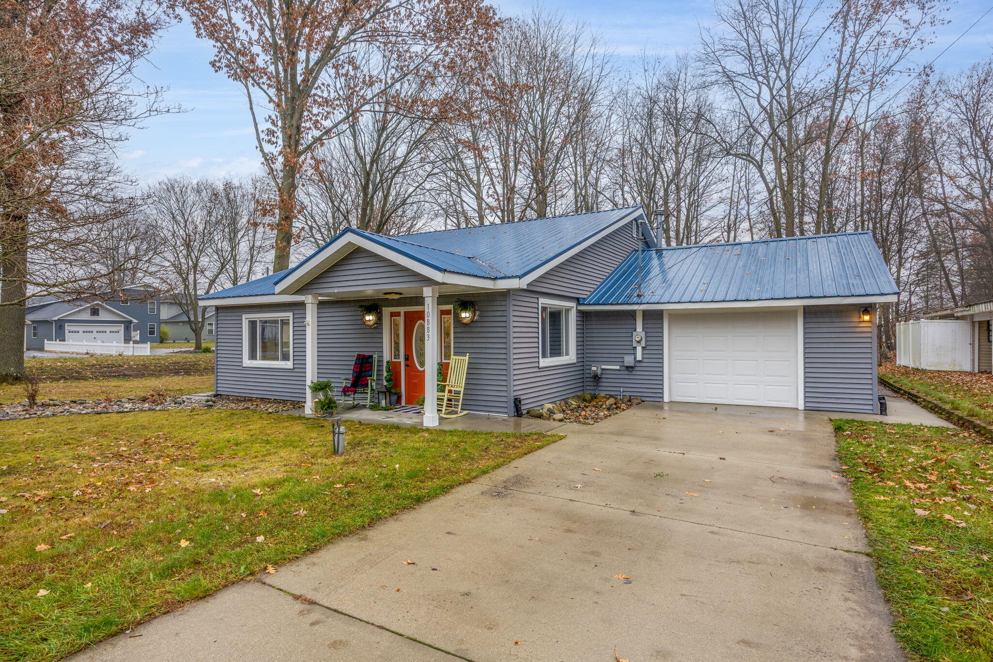 10833 1st Street Stanwood, MI 49346 - Photo 30 of 39 driveway garage