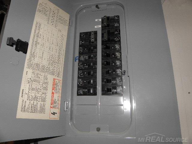 18206 Airport Fraser, MI 48026 - Photo 27 of 30 31373486-26.JPG