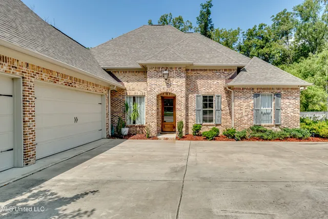$469,000 | 108 Wingspan Way, Madison, MS 39110