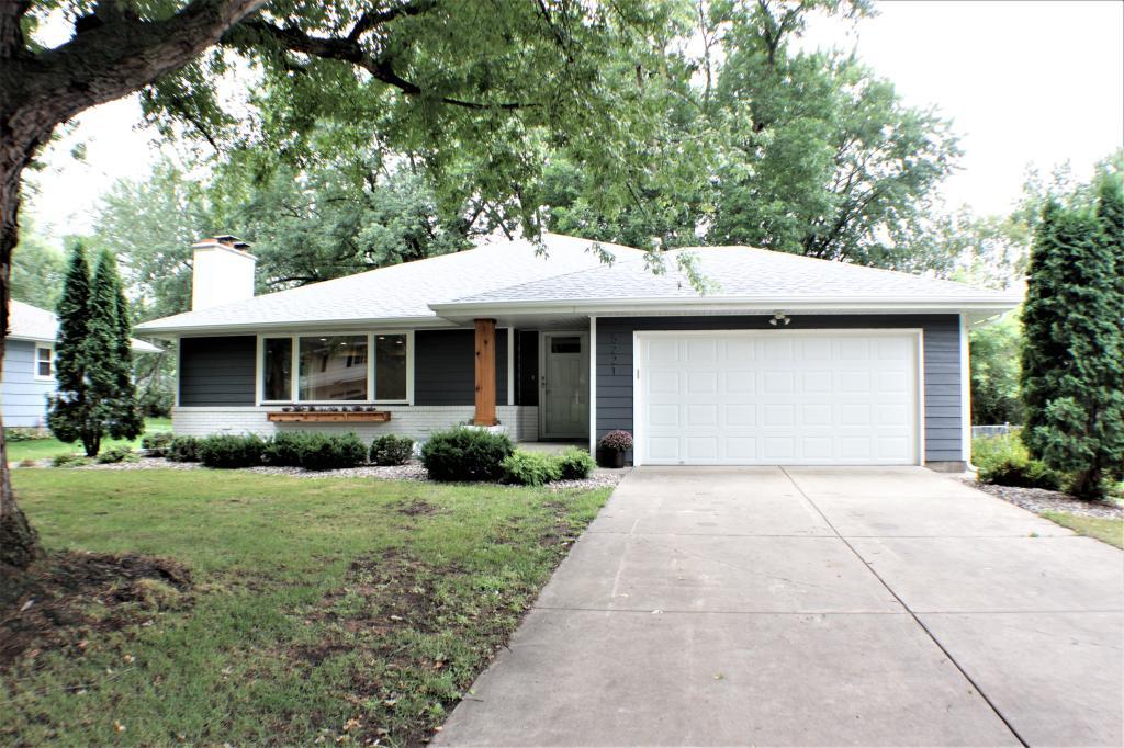 5221 Meadow Ridge Edina, MN 55439 - Photo 3 of 49