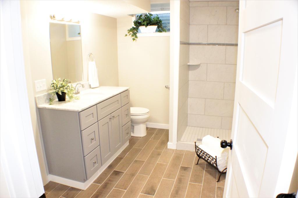 5221 Meadow Ridge Edina, MN 55439 - Photo 21 of 49