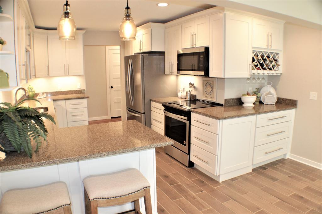 5221 Meadow Ridge Edina, MN 55439 - Photo 10 of 49