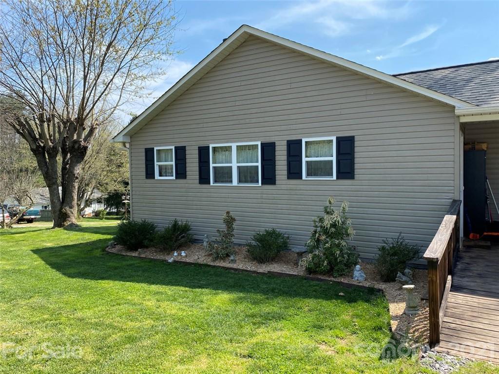 21 Surrett Road Candler, NC 28715 - Photo 3 of 20 Gallery Image 3
