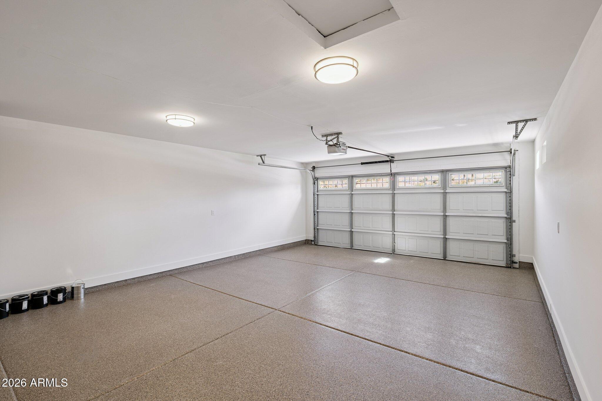 4232 North 19th Place Phoenix, AZ 85016 - Photo 29 of 39 an empty room with windows