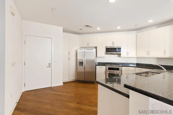 $3,200 | 3650 Fifth Avenue, Unit 404, San Diego, CA 92103