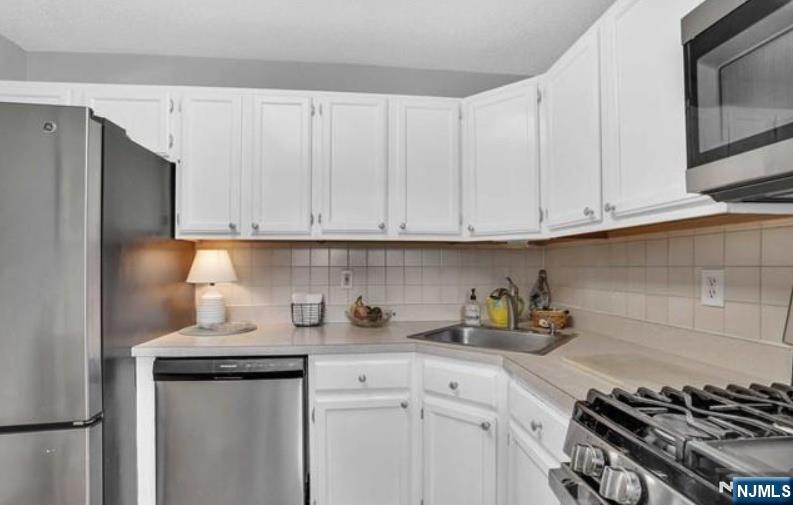 1198 Richmond Road Mahwah, NJ 07430 - Photo 10 of 29 Gallery Image 10