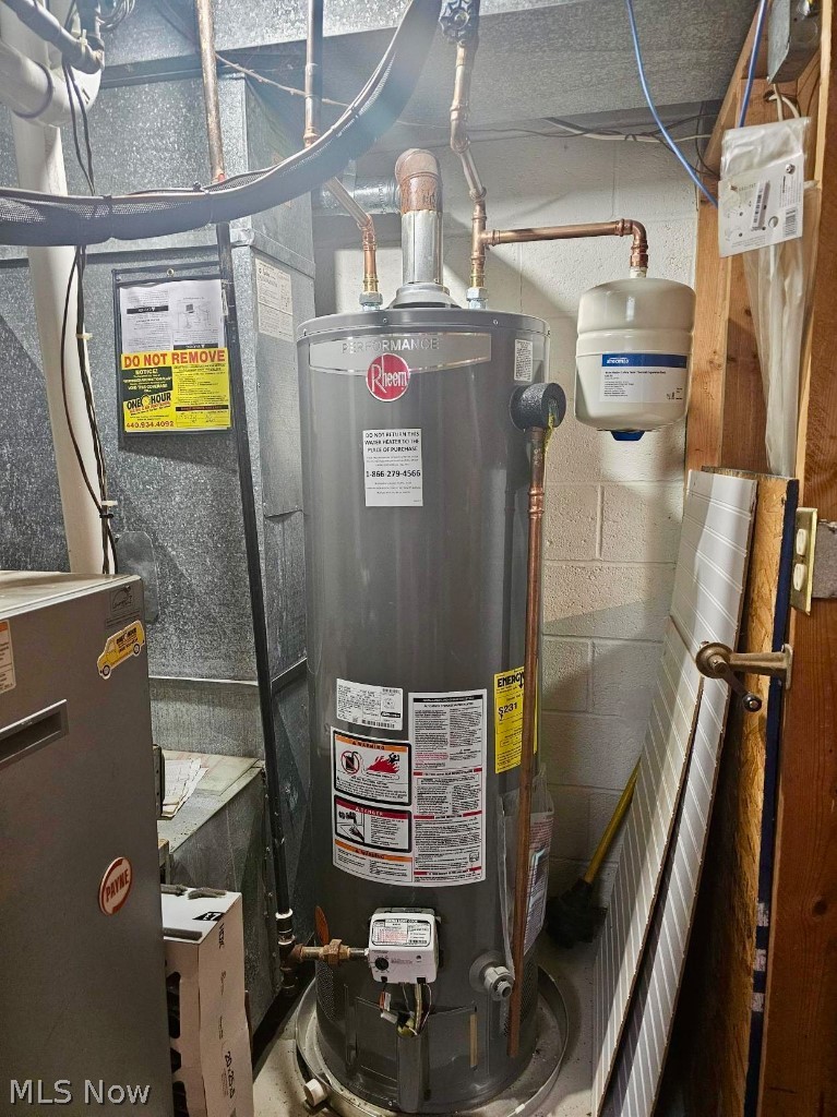7735 Ragall Parkway Cleveland, OH 44130 - Photo 30 of 32 Utility room featuring water heater