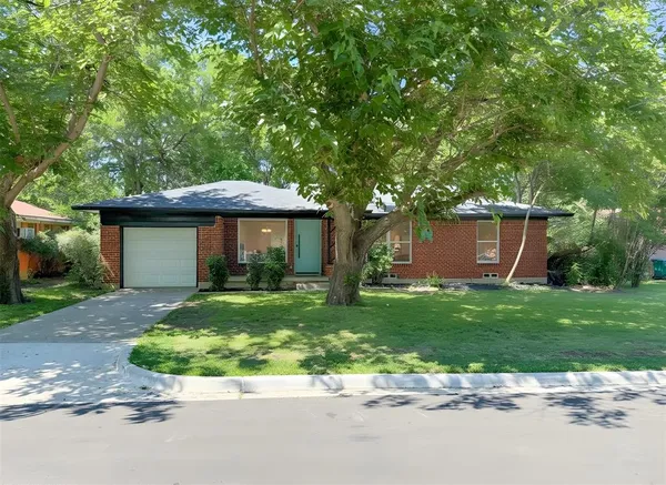 $309,900 | 1812 Carlton Street, Denton, TX 76201