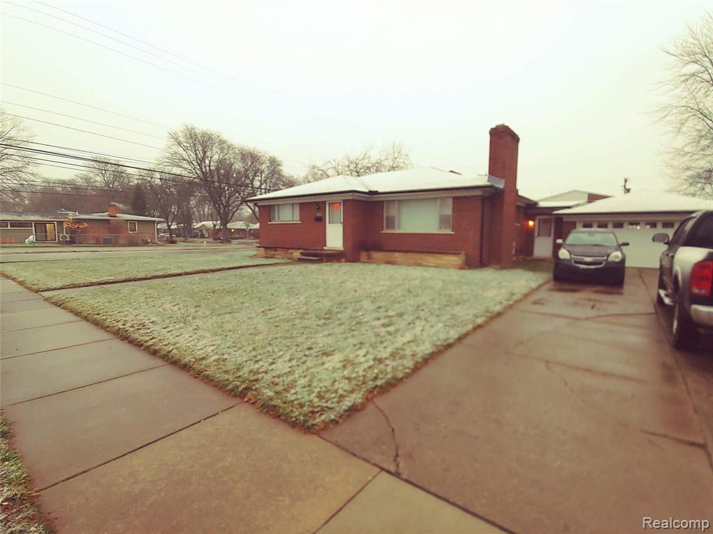 4122 Devon Road Royal Oak, MI 48073 - Photo 3 of 27