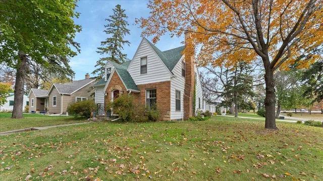 $325,000 | 817 Maple Street, Alexandria, MN 56308