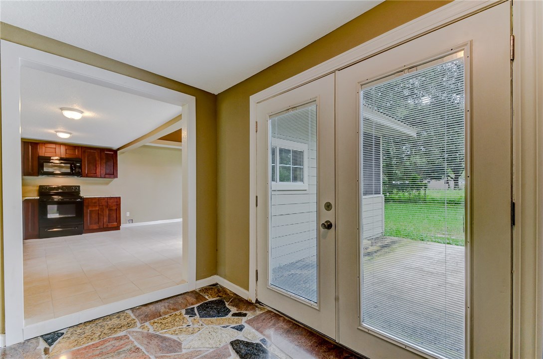 96231 Willyoung Road Yulee, FL 32097 - Photo 14 of 24 a view of a living room