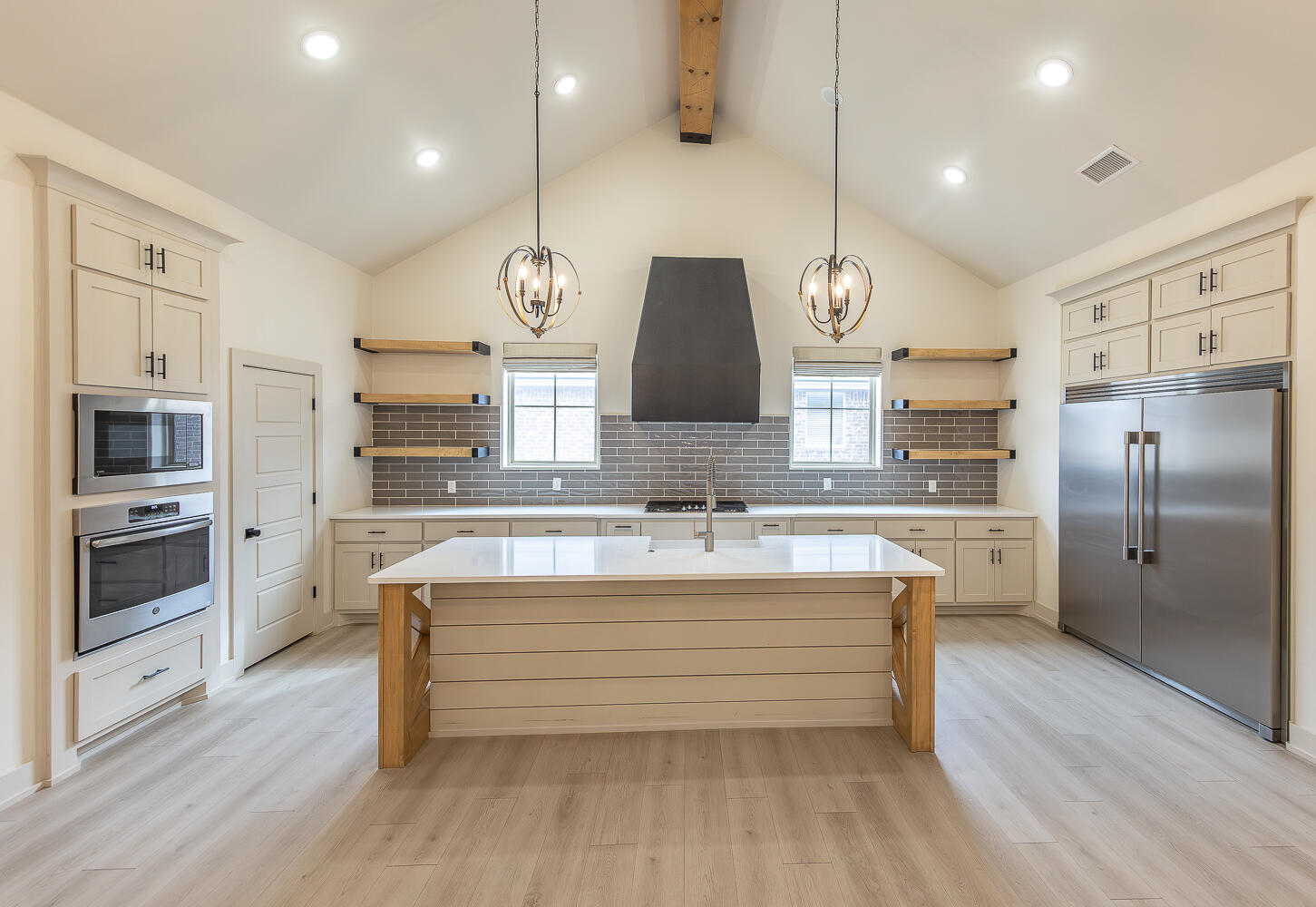 5905 112th Street Lubbock, TX 79424 - Photo 3 of 33 2L9A0983