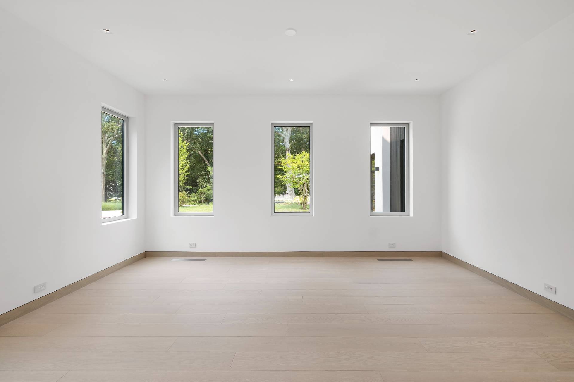 10 Mill Path Bridgehampton, NY 11963 - Photo 20 of 46 an empty room with windows