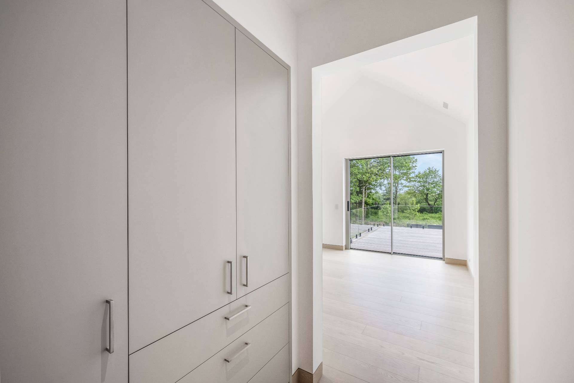 10 Mill Path Bridgehampton, NY 11963 - Photo 29 of 46 a view of empty room with window