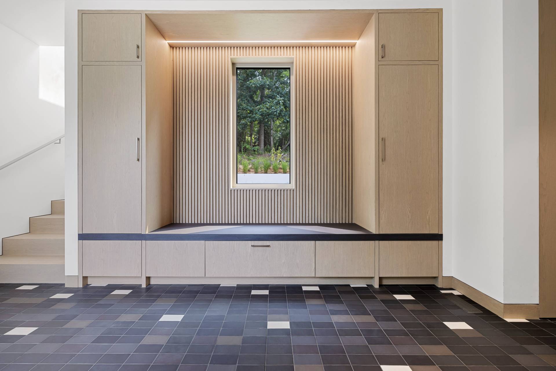 10 Mill Path Bridgehampton, NY 11963 - Photo 8 of 46 an empty room with window