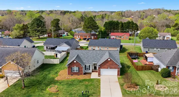 $2,300 | 1835 Terrain Drive Northwest, Conover, NC 28613