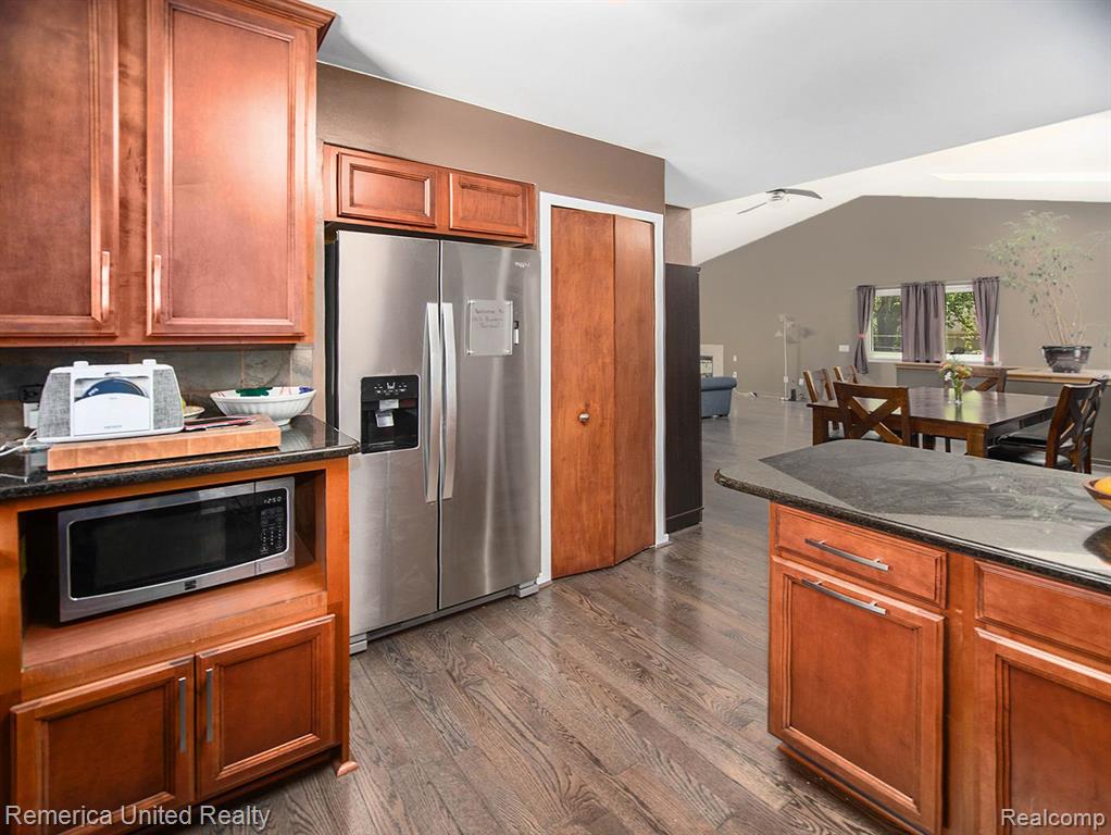153 Riviera Terrace Waterford, MI 48328 - Photo 8 of 25