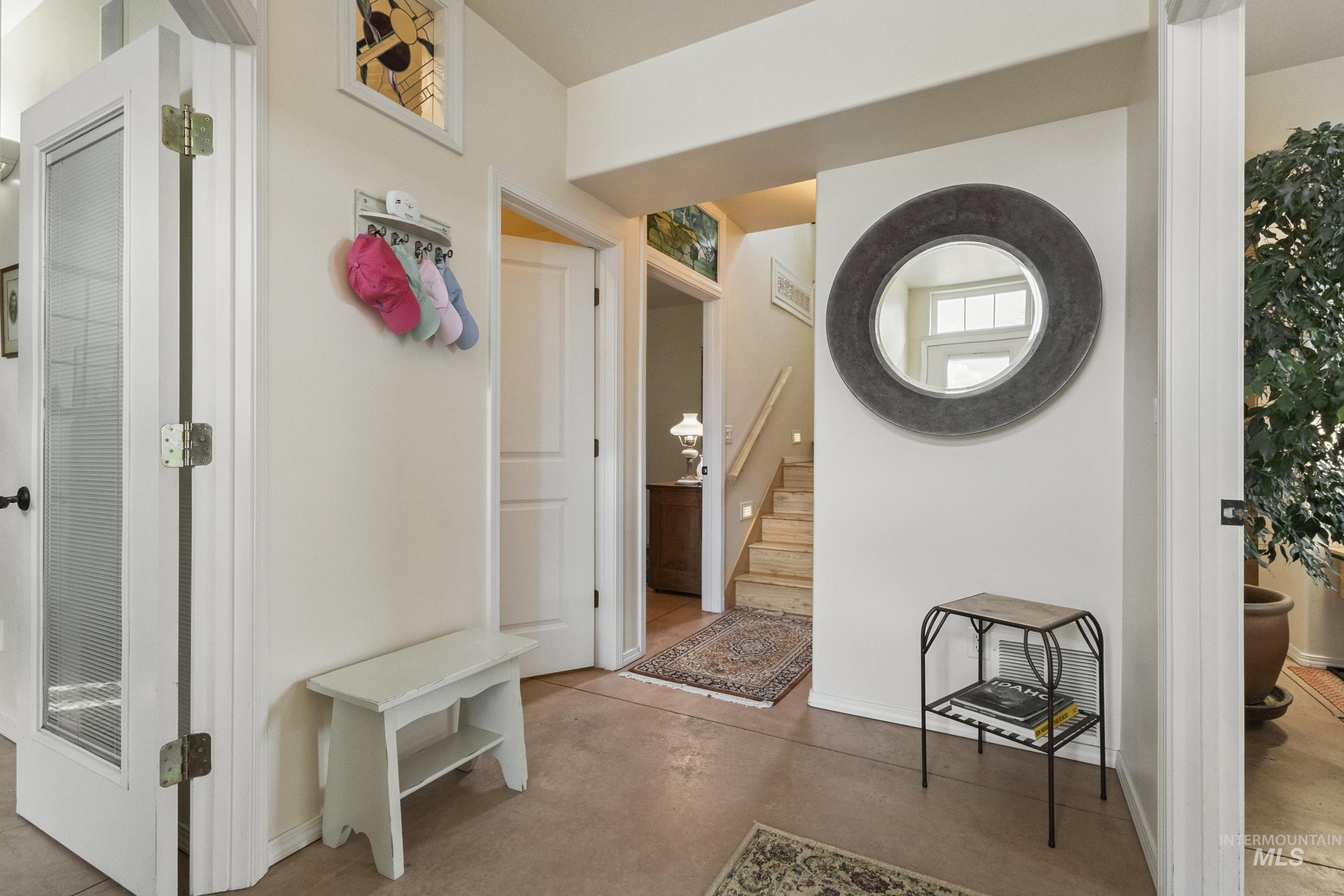 382 River Road Bliss, ID 83314 - Photo 18 of 46 Mudroom featuring concrete flooring and baseboards