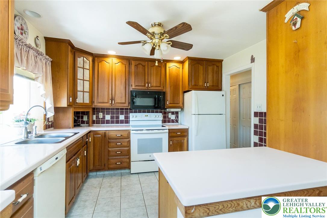 3336 Barklay Road Whitehall, PA 18052 - Photo 13 of 28 Gallery Image 13