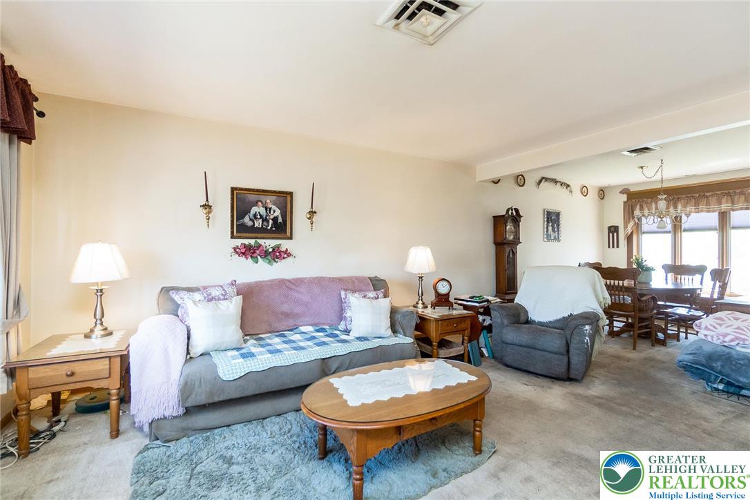 3336 Barklay Road Whitehall, PA 18052 - Photo 8 of 28 Gallery Image 8