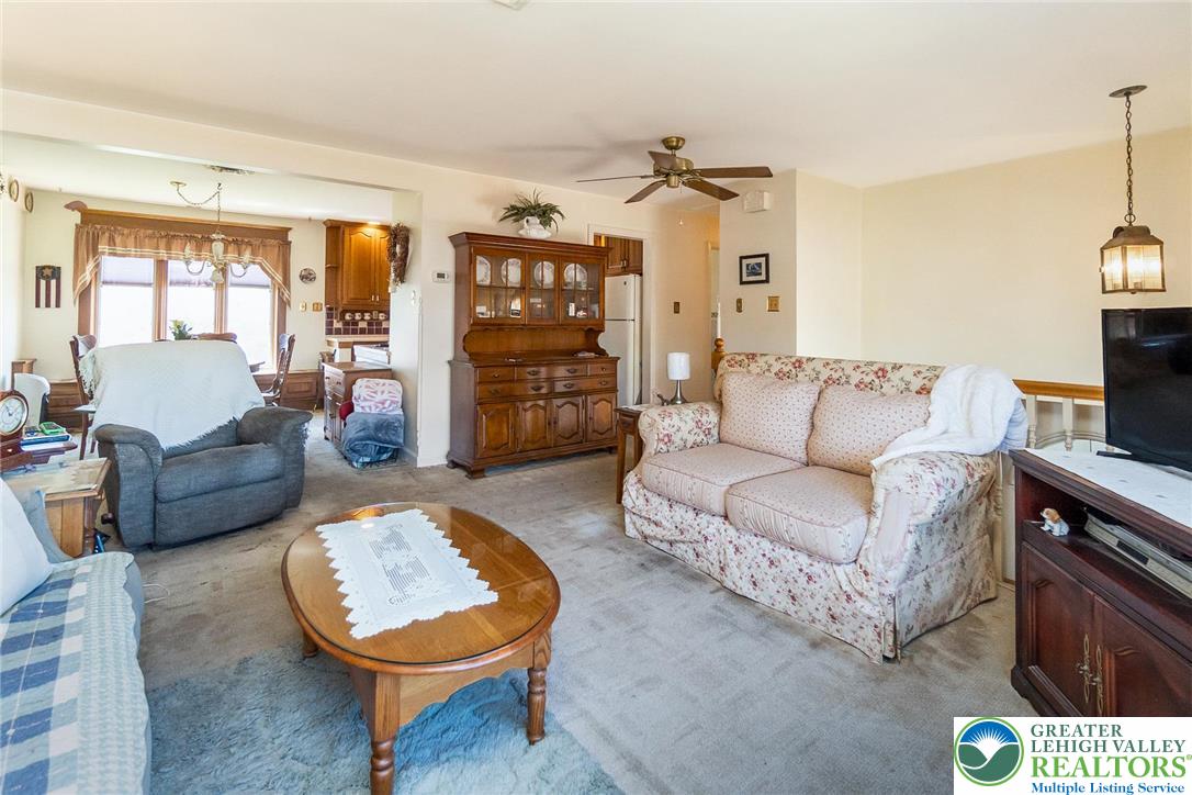 3336 Barklay Road Whitehall, PA 18052 - Photo 9 of 28 Gallery Image 9
