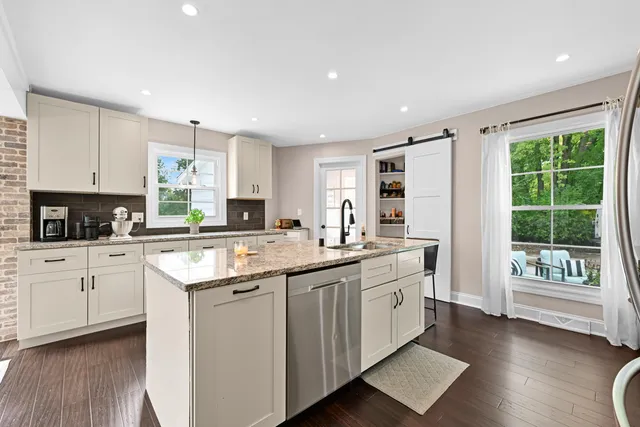 $874,900 | 1005 Lone Tree Road, Elm Grove, WI 53122