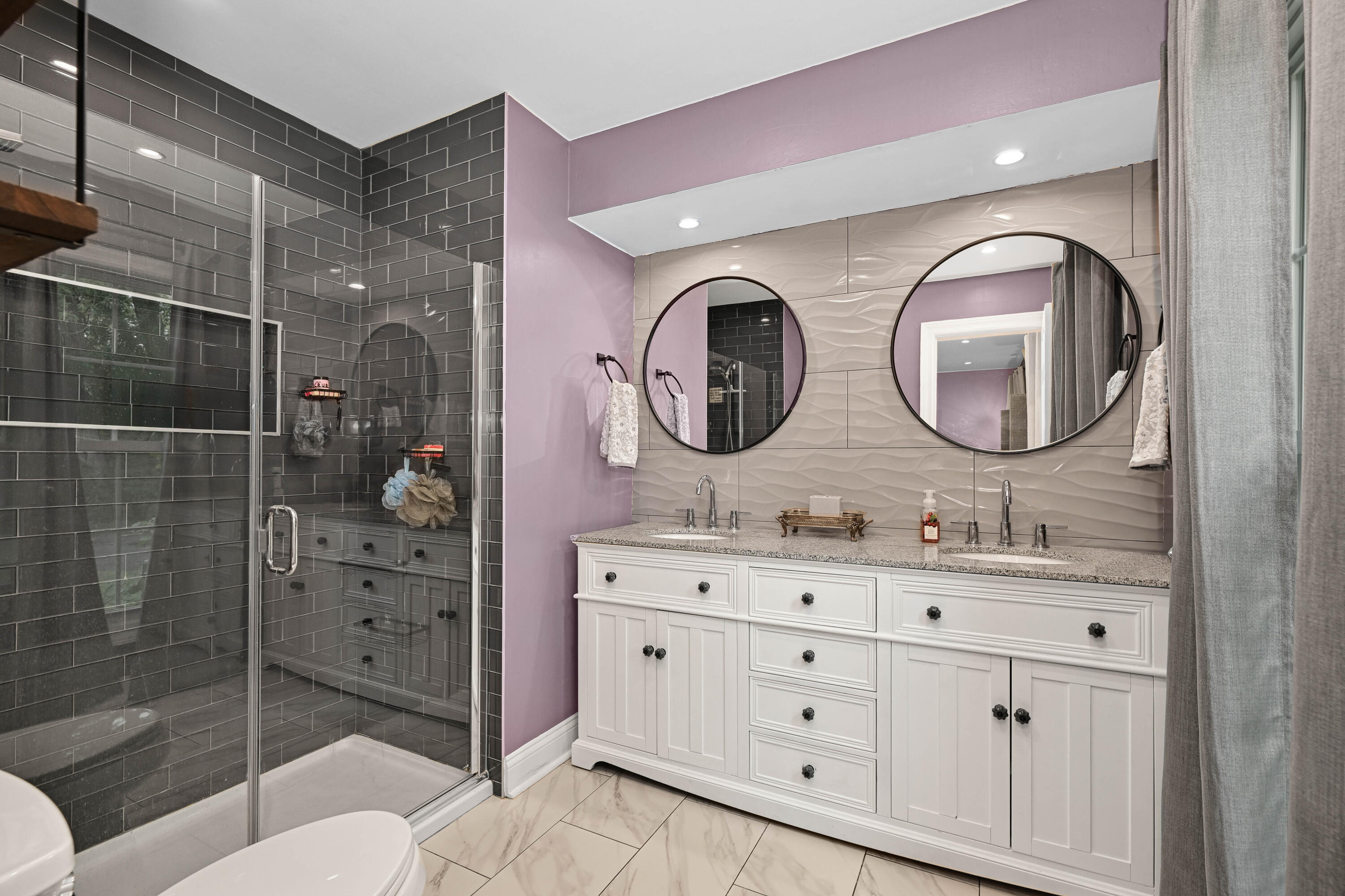 1005 Lone Tree Road Elm Grove, WI 53122 - Photo 22 of 36 Primary En-Suite