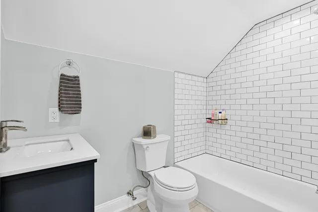 $874,900 | 1005 Lone Tree Road, Elm Grove, WI 53122