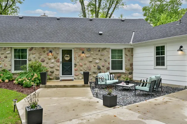 $874,900 | 1005 Lone Tree Road, Elm Grove, WI 53122