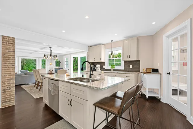 $874,900 | 1005 Lone Tree Road, Elm Grove, WI 53122