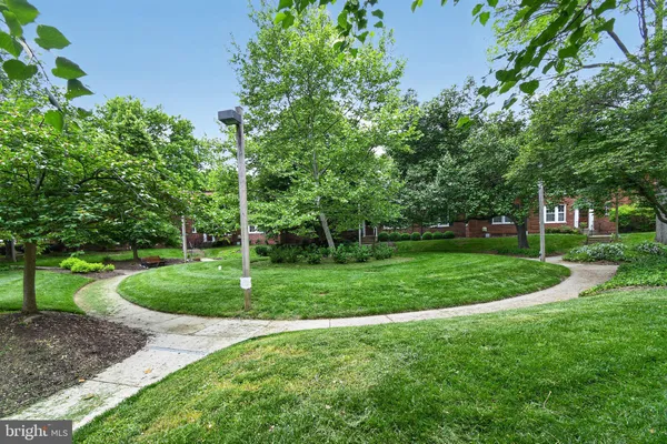 $1,900 | 1752 North Rhodes Street, Unit 330, Arlington, VA 22201