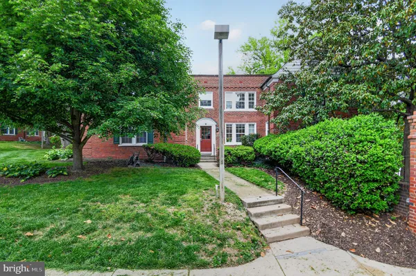 $1,900 | 1752 North Rhodes Street, Unit 330, Arlington, VA 22201