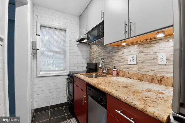 $1,900 | 1752 North Rhodes Street, Unit 330, Arlington, VA 22201