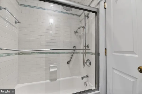 $1,900 | 1752 North Rhodes Street, Unit 330, Arlington, VA 22201