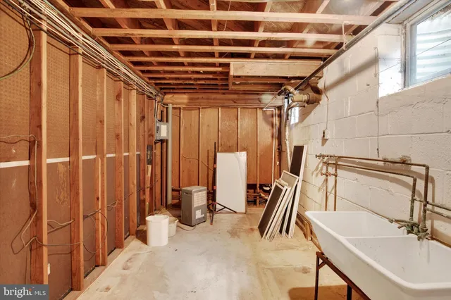a view of a storage & utility room