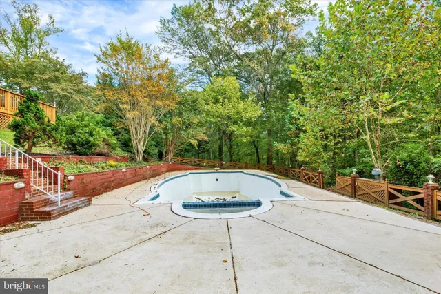 a view of a garden with houses