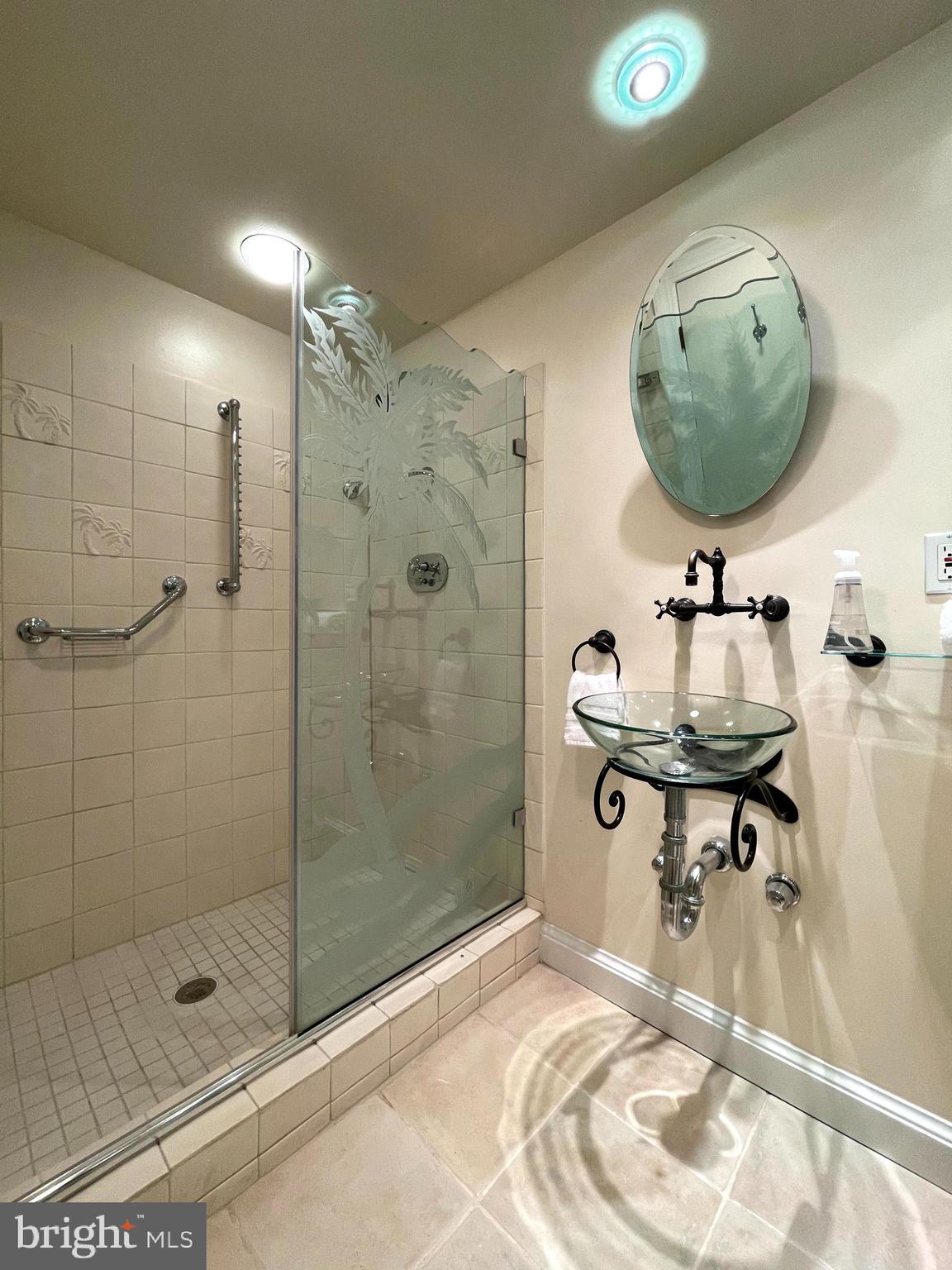 115 D Street Southeast, Unit G7 Washington, DC 20003 - Photo 17 of 21 Glass walk-in shower