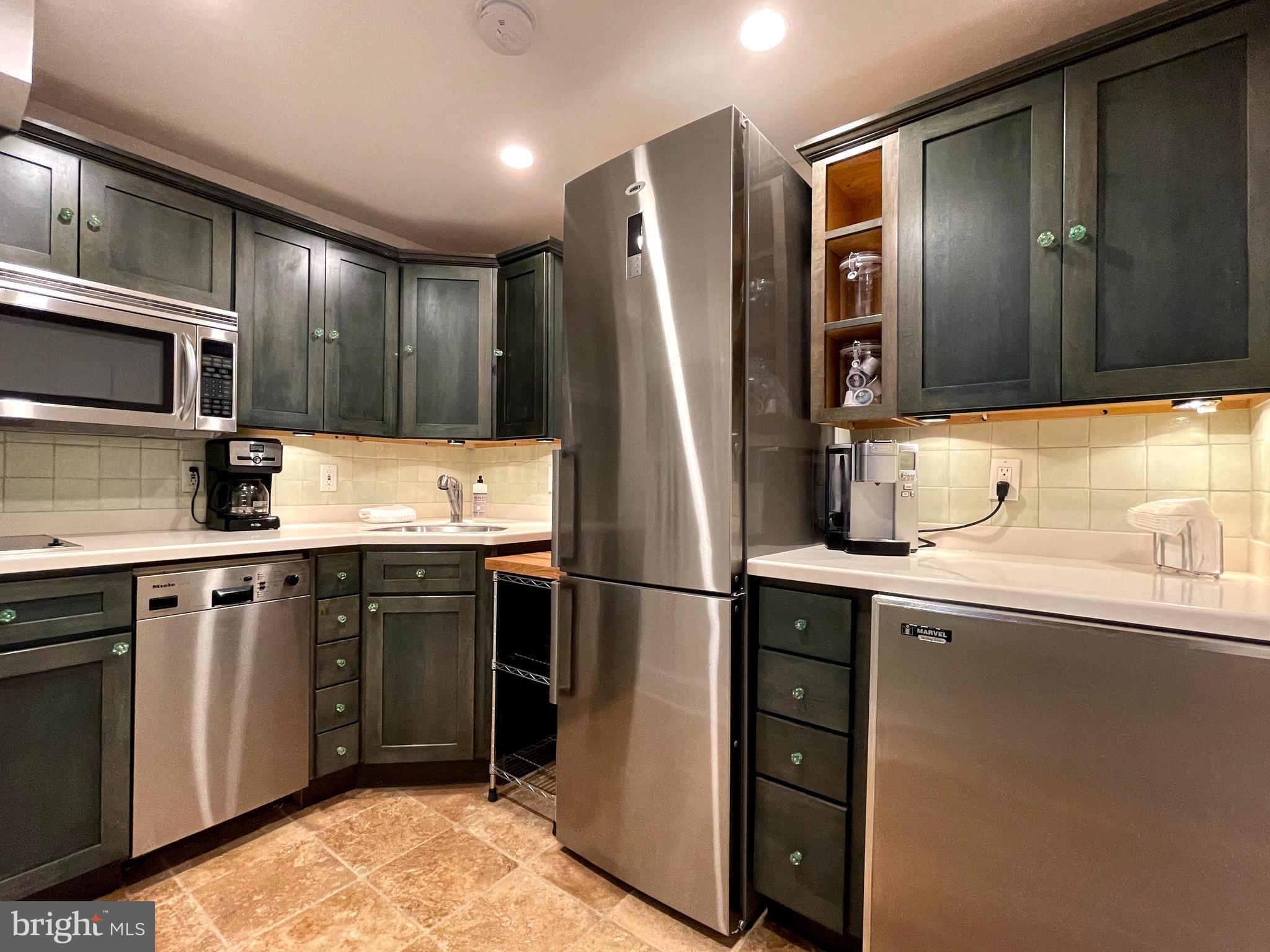 115 D Street Southeast, Unit G7 Washington, DC 20003 - Photo 6 of 21 Renovated Kitchen