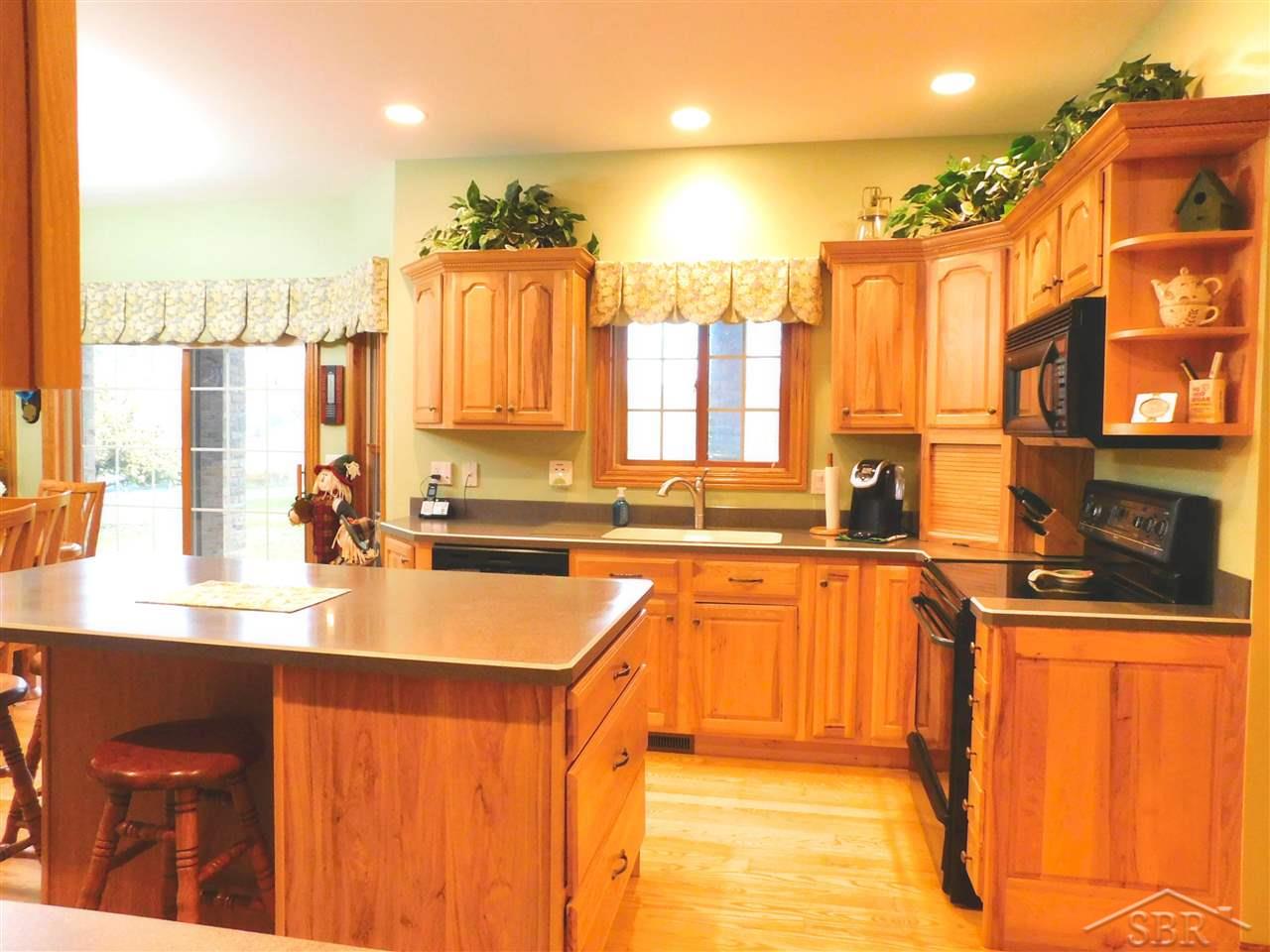 9674 Sarle Road Freeland, MI 48623 - Photo 8 of 37